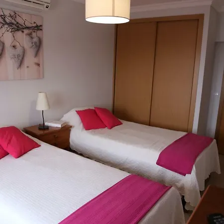 Conjunto Turistico De Alporchinhos Armacao de Pera